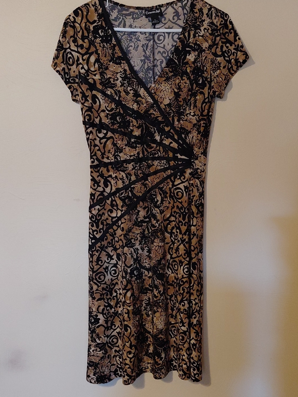 WOMEN DRESS. GOOD CONDITION.CONNECTED APPAREL